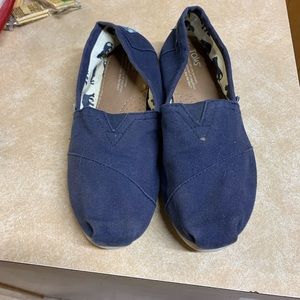 Toms w8 slip on shoe blue